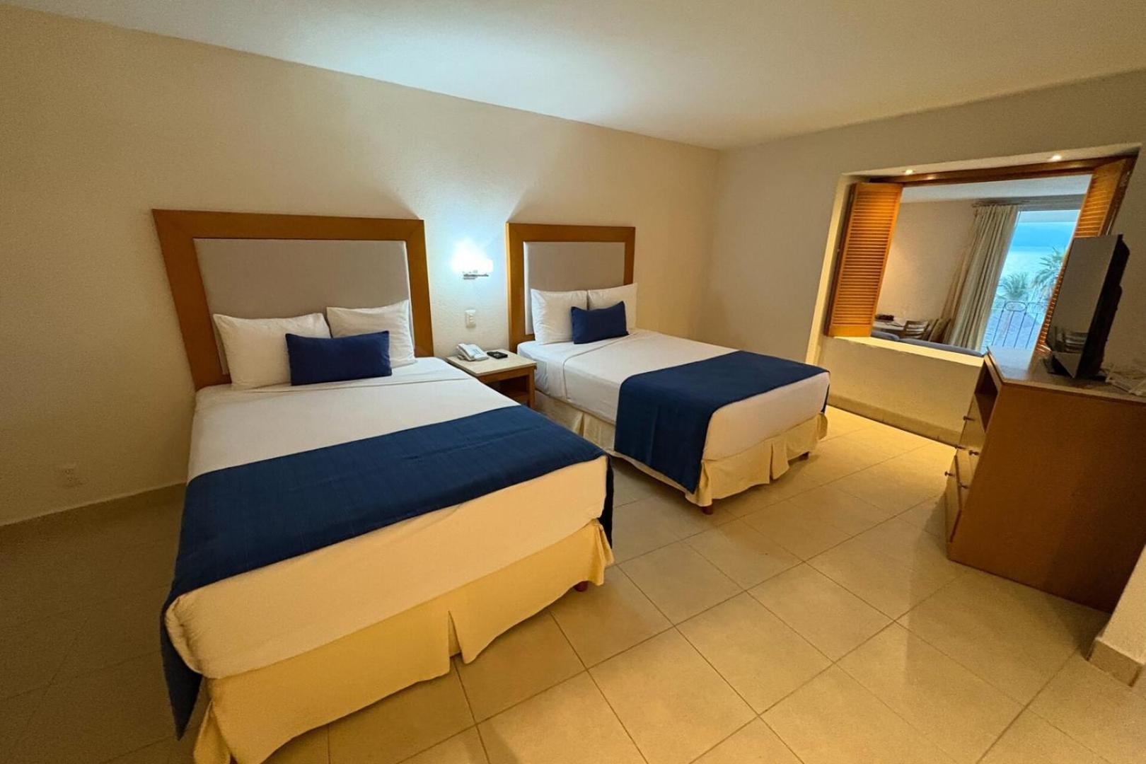 Holiday home With Panoramic Ocean Views & Balcony! *