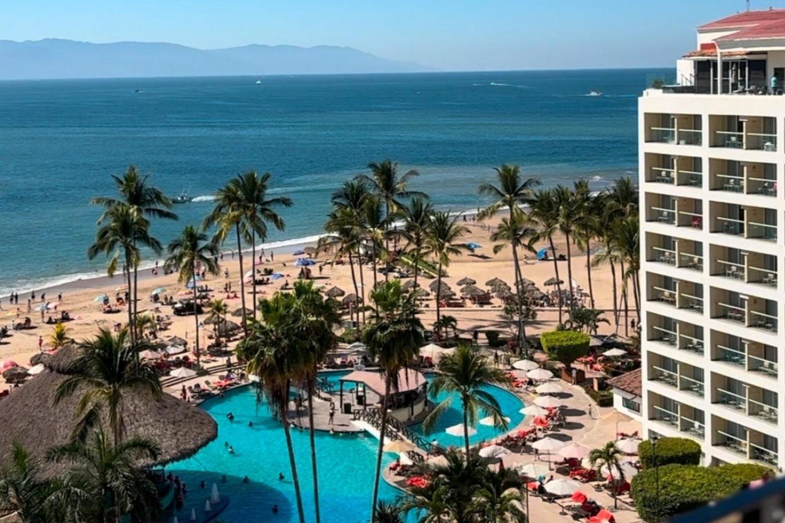 With Panoramic Ocean Views & Balcony! *